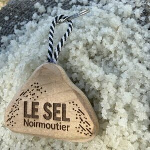 Porte-clés en bois « Le Sel » – Noirmoutier – Édition limitée Coloï 2026 – Image 3