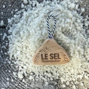 Porte-clés en bois « Le Sel » – Noirmoutier – Édition limitée Coloï 2026 – Image 1